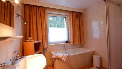 Kúpeľňa v ubytovaní Haus Alpenglück