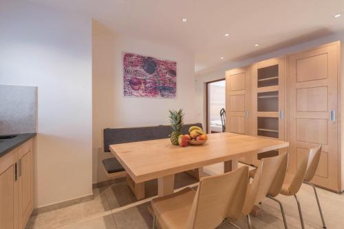 a kitchen and dining room with a wooden table and chairs at Apartment Justine Wurdengeja in Selva di Val Gardena
