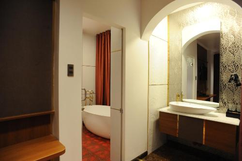 Et badeværelse på B.O.B HOTEL SIGNATURE