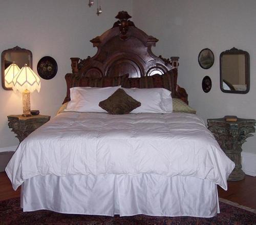 Ένα ή περισσότερα κρεβάτια σε δωμάτιο στο Shadowlawn Bed and Breakfast