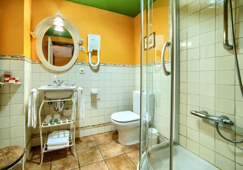 Ένα μπάνιο στο Hotel Rural El Almadiero
