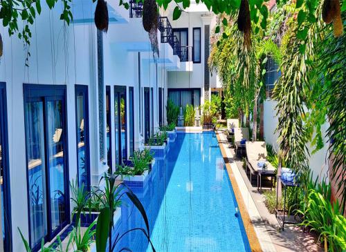 a swimming pool in the middle of a building at Aroma Angkor Boutique Hotel in Siem Reap