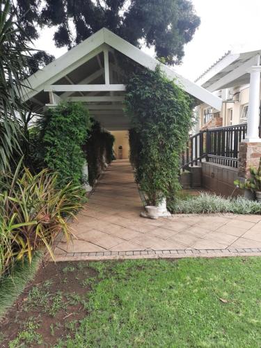 a walkway leading to a house with an overpass at Villa Beryl Guesthouse in Vryheid