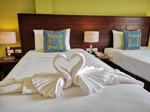 Postel nebo postele na pokoji v ubytování Seven Seas Hotel Patong Beach