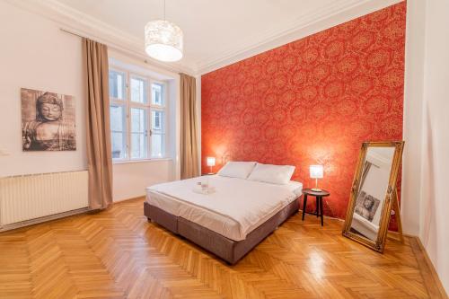 a bedroom with a bed and a mirror at Theodor I levestate in Vienna