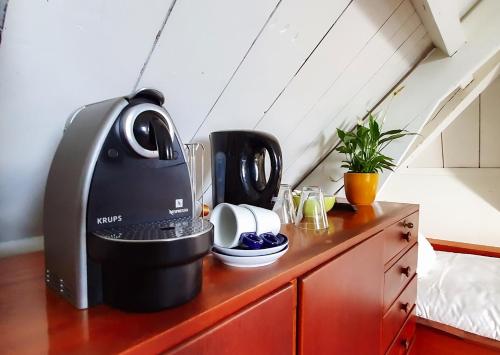 a coffee maker on top of a wooden table at Boutique Hotel Joure - centrum & haven in Joure