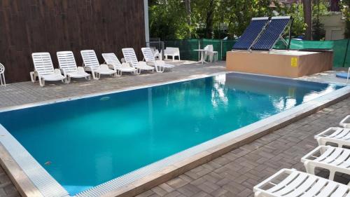 Bazén v ubytování Lido Riviera Sunshine Apartman Balatonlelle nebo v jeho okolí