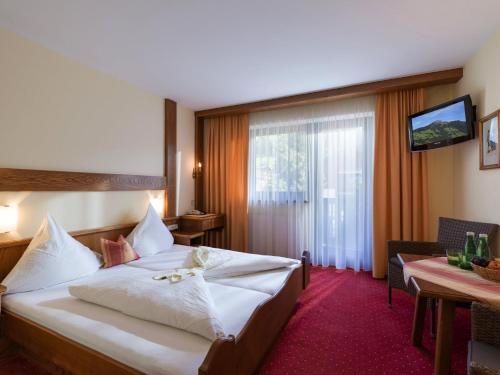 a hotel room with a bed and a window at Pension Elisabeth in Westendorf
