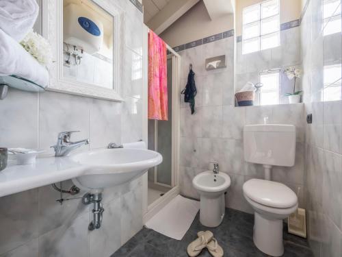Kylpyhuone majoituspaikassa Appartamenti Villa Tonni