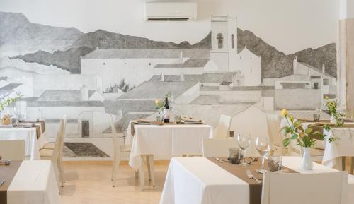 Gallery image of Hotel Jeni & Restaurant in Es Mercadal
