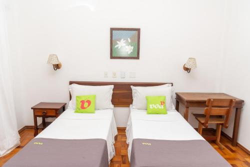 Postel nebo postele na pokoji v ubytování VOA Hotel União