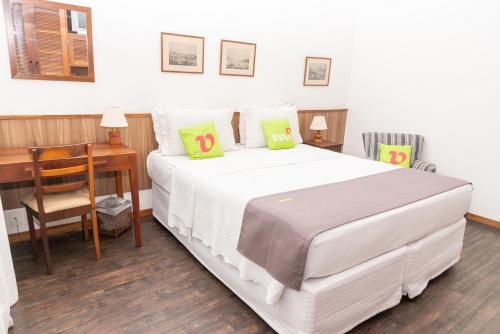 Postel nebo postele na pokoji v ubytování VOA Hotel União