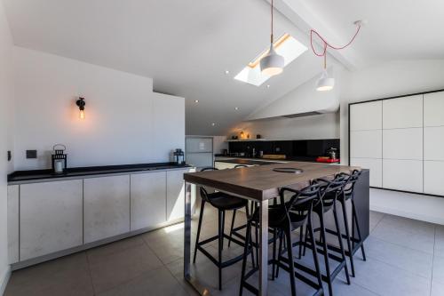 Η κουζίνα ή μικρή κουζίνα στο KEYWEEK IRRIKA Duplex Apartment facing the ocean with terrace in Bidart
