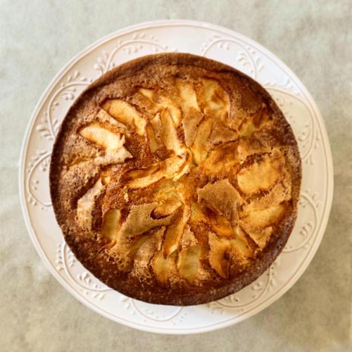a pie sitting on a plate on a table at La Residenza del Reginale in Siracusa