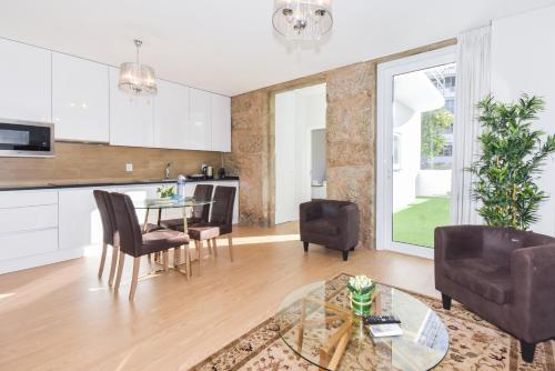 Fontinha Square Apartments by Porto City Hosts