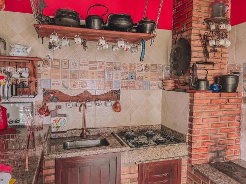 Casa de Veraneio Villa Lopesにあるキッチンまたは簡易キッチン