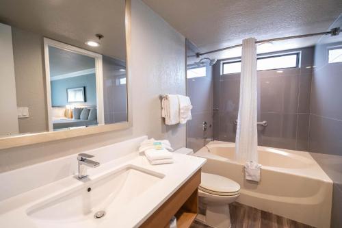 A bathroom at Alexis Park All Suite Resort