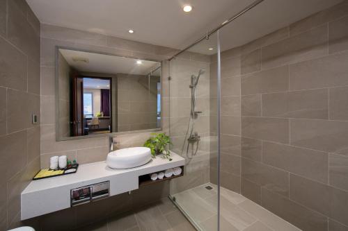 Phòng tắm tại Halong Pearl Hotel