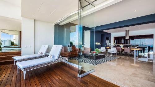 Avalon - 907 Gorgeous View 3 BR Private Pool Amapasにあるシーティングエリア