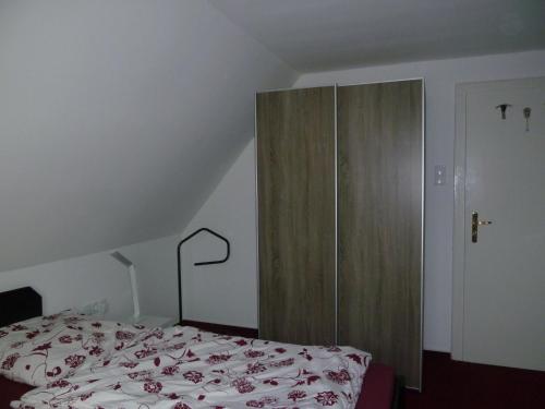 Ένα ή περισσότερα κρεβάτια σε δωμάτιο στο Bed & Breakfast Wunstorf