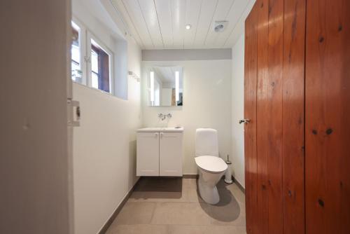 A bathroom at Sandet