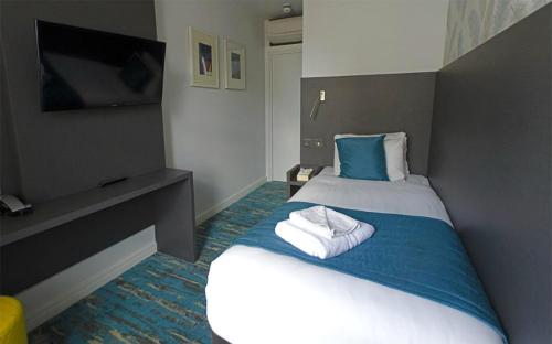 Кровать или кровати в номере K Hotel Kensington