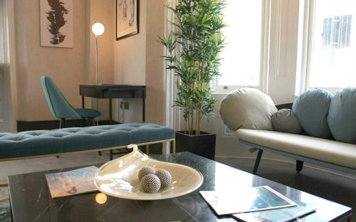 Гостиная зона в K Hotel Kensington
