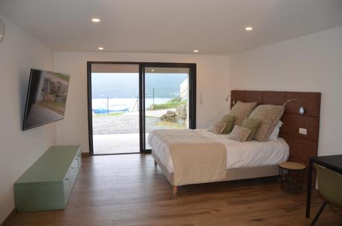 En eller flere senge i et værelse på casa funtana d u frusteru