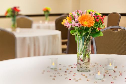 Hyatt Place Baltimore Owings Millsにあるレストランまたは飲食店