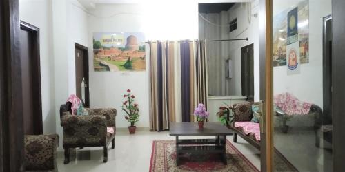 Posezení v ubytování Varuna Palace Varanasi - Near Ghat's and Mandir #Parking #Fully Air-Conditioned #Wi-Fi