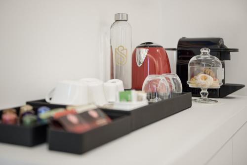 Kaffee-/Teezubehör in der Unterkunft Sikelia Suites