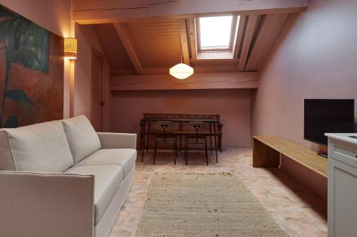 a living room with a couch and a table at Pamplonapartments Pozo Blanco in Pamplona