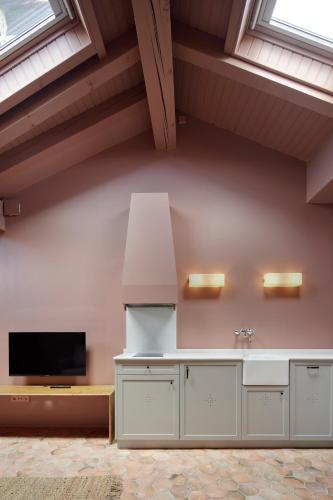 a kitchen with a sink and a tv on the wall at Pamplonapartments Pozo Blanco in Pamplona