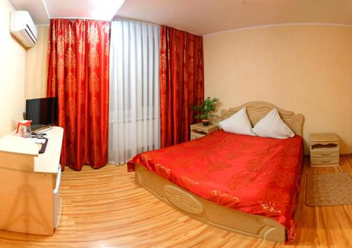Ένα ή περισσότερα κρεβάτια σε δωμάτιο στο De Luxe