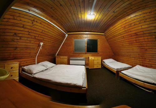 Ліжко або ліжка в номері Chata pod májovou muldou