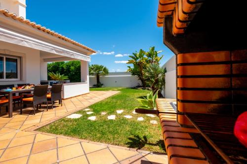 Villa Laguna - Moradia relaxante com piscina aquecível e BBQ - Albufeira