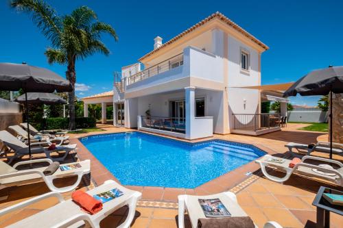 Villa Laguna - Moradia relaxante com piscina aquecível e BBQ - Albufeira