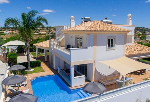 Πισίνα στο ή κοντά στο Villa Laguna by Algarve Vacation