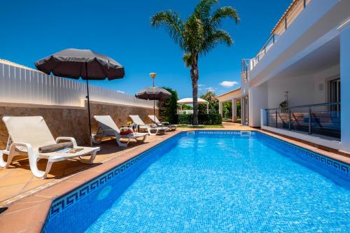 Πισίνα στο ή κοντά στο Villa Laguna by Algarve Vacation