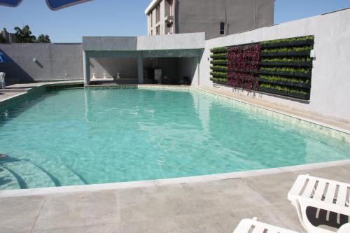 Bazén v ubytování Hotel Foz do Iguaçu nebo v jeho okolí