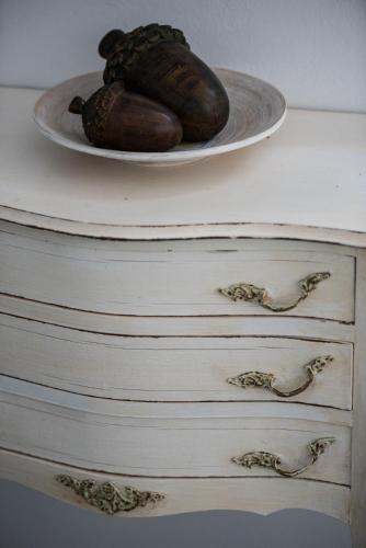 a plate with a pair of shoes on a dresser at Ostria Studios & Apartments in Aliki
