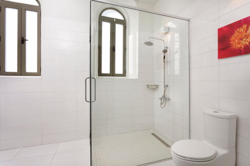 Ένα μπάνιο στο Palacio Provincial San Juan, Adults only, Curio Collection by Hilton