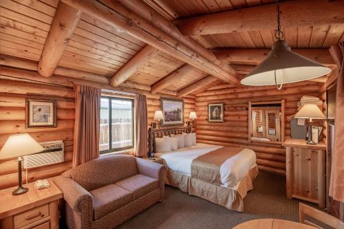 Säng eller sängar i ett rum på Cowboy Village Resort