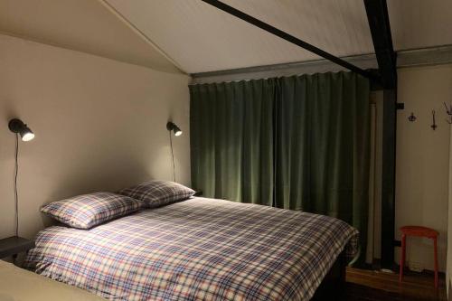 Krevet ili kreveti u jedinici u okviru objekta Karibu de Stallen (met Sauna en Stoom douche)