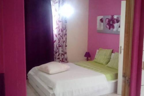 Una cama o camas en una habitación de Appartement de Standing en Martinique