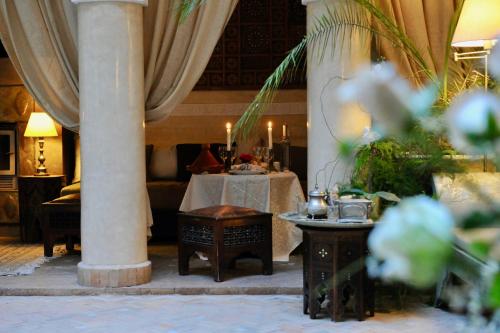 A restaurant or other place to eat at Riad Anjar