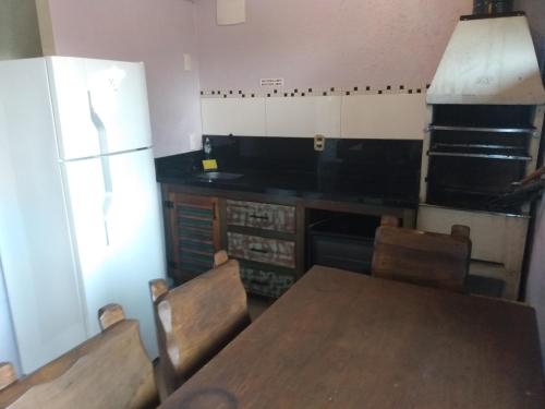 Una cocina o zona de cocina en Condominio Sargento Laranja