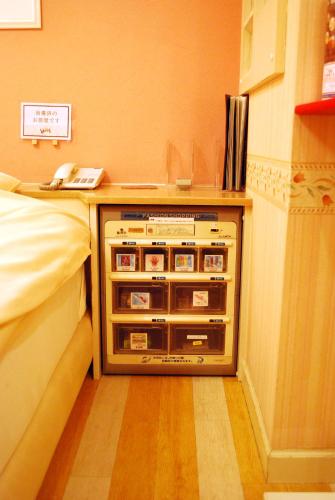 a room with a bed and a desk with a television at Ena Hotel Venus in Ena