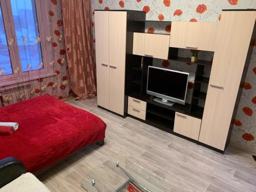 Et tv og/eller underholdning på Уютная квартира на Захарова