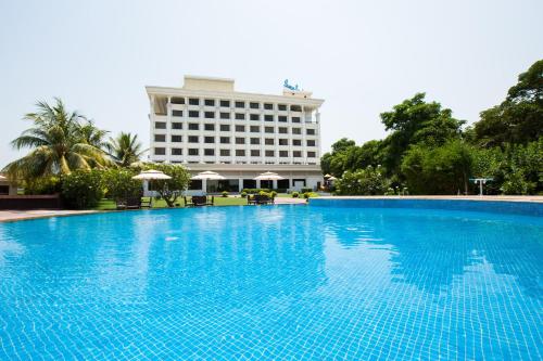a large swimming pool in front of a hotel at Sun-n-Sand Shirdi in Shirdi